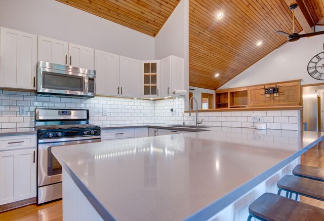 85 S County Line Road, Crown Point, IN 46307