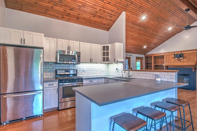 85 S County Line Road, Crown Point, IN 46307
