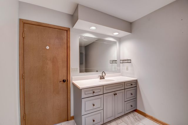 85 S County Line Road, Crown Point, IN 46307