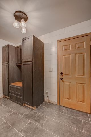 85 S County Line Road, Crown Point, IN 46307