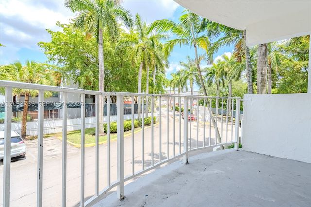 482 NW 165th St Rd A-201, Miami, FL 33169