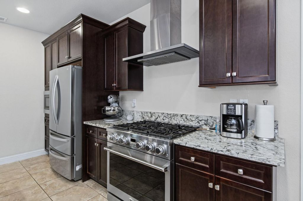 Image 12 of property listing at 1728 E Green Sage Avenue, Fresno, CA 93730