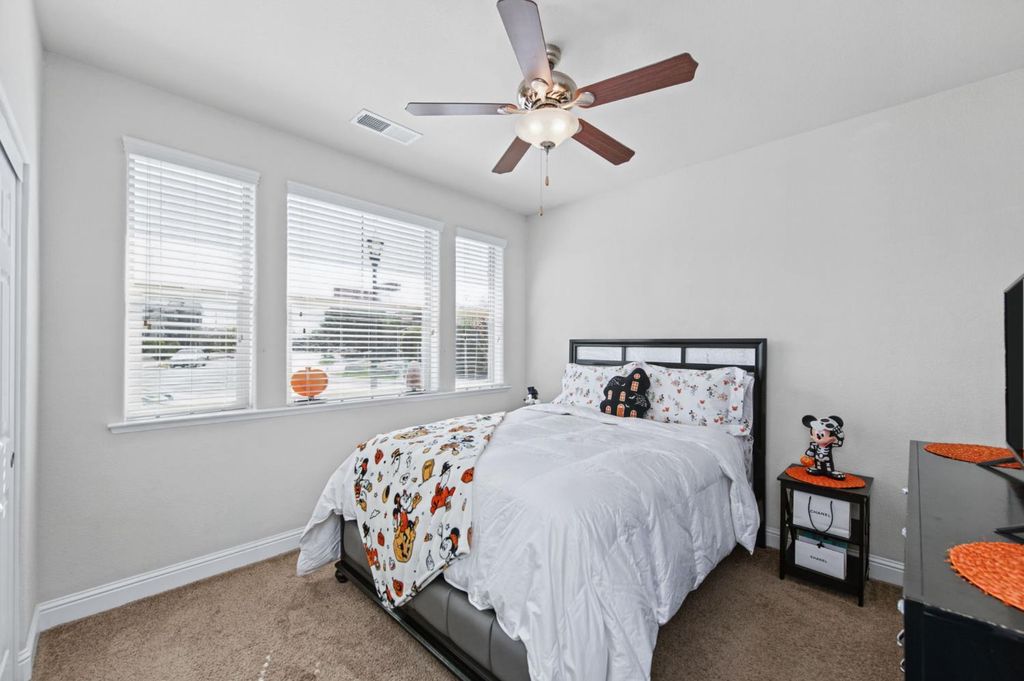 Image 16 of property listing at 1728 E Green Sage Avenue, Fresno, CA 93730