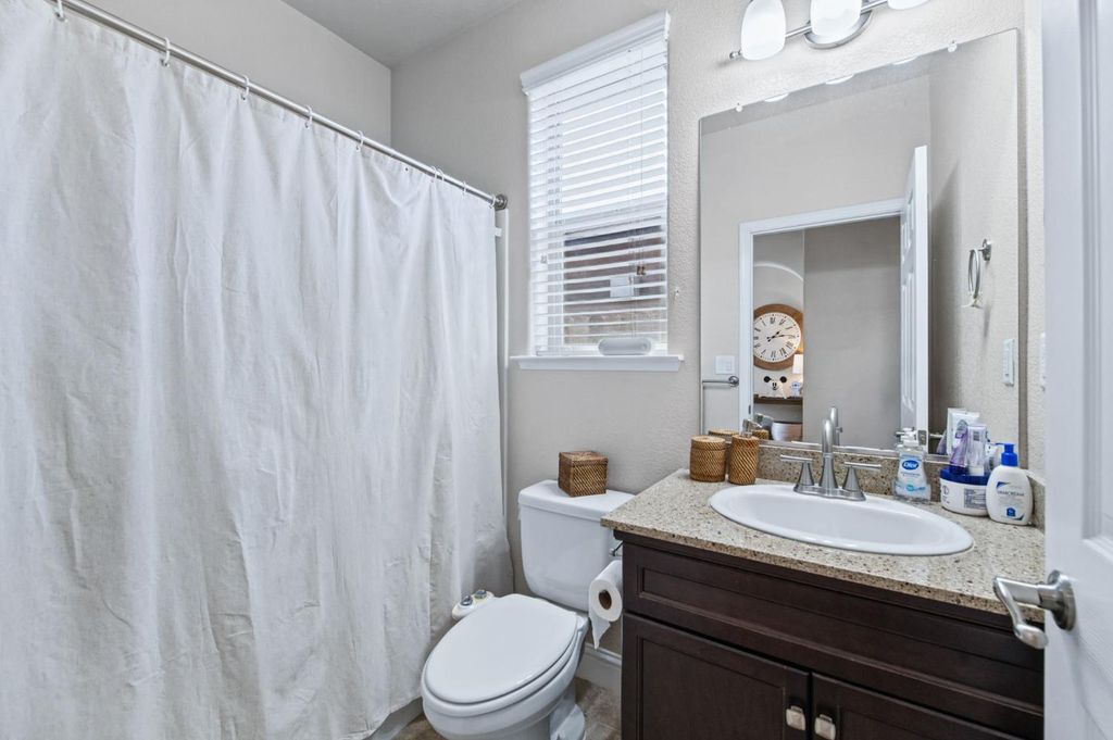 Image 17 of property listing at 1728 E Green Sage Avenue, Fresno, CA 93730