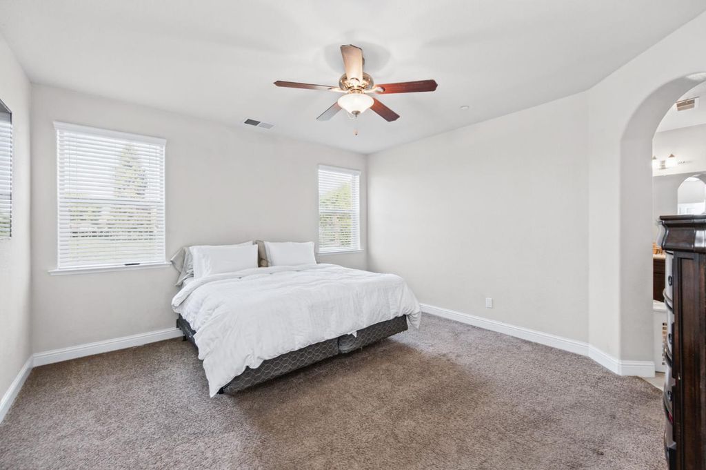 Image 18 of property listing at 1728 E Green Sage Avenue, Fresno, CA 93730