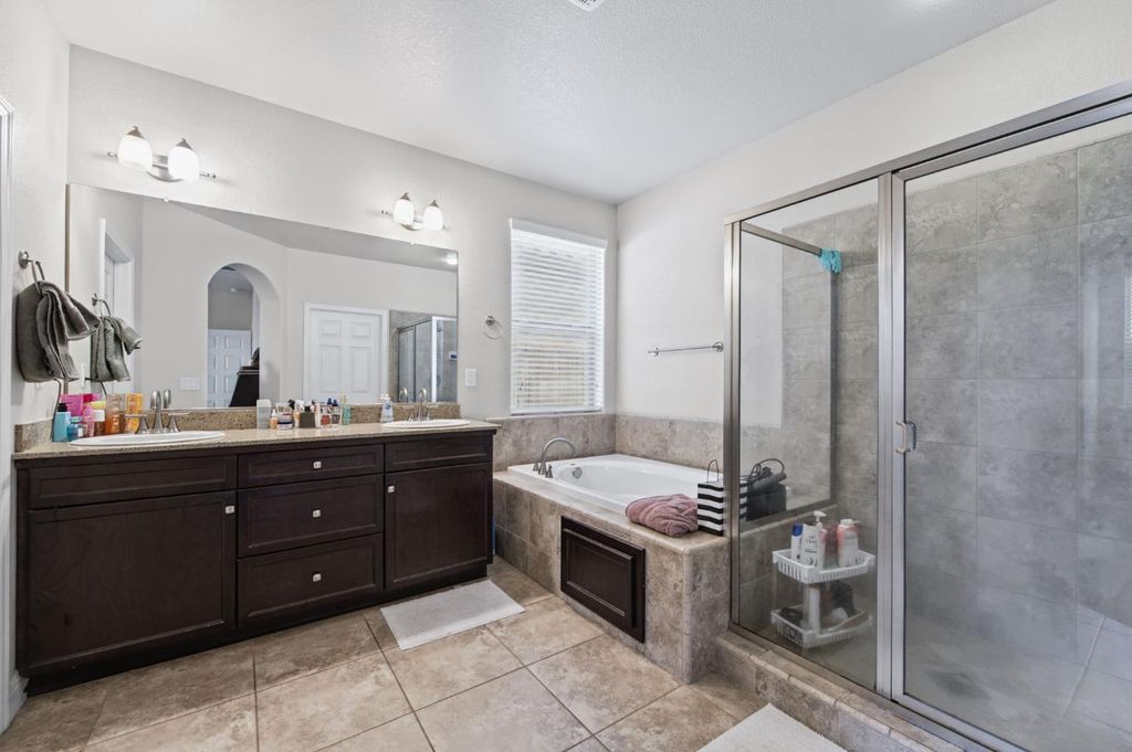 Image 19 of property listing at 1728 E Green Sage Avenue, Fresno, CA 93730