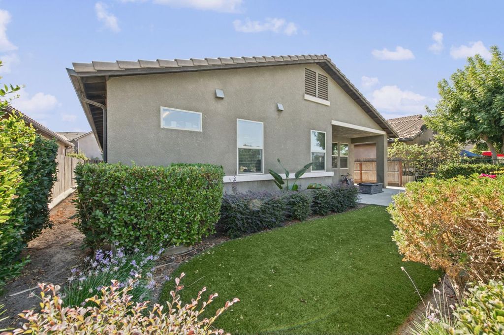 Image 24 of property listing at 1728 E Green Sage Avenue, Fresno, CA 93730