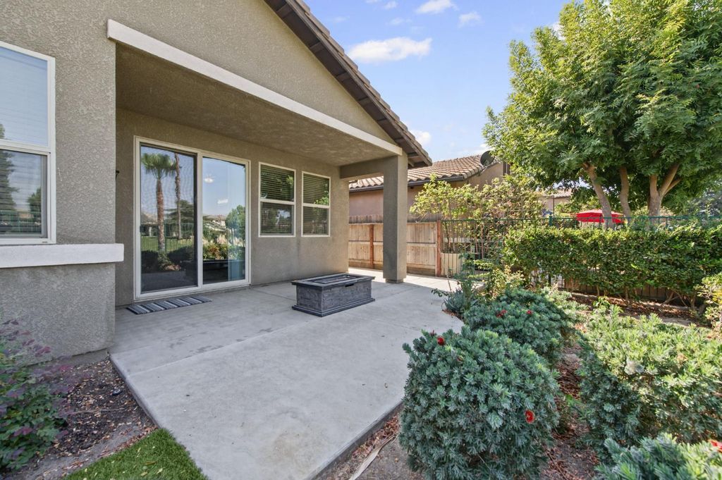 Image 25 of property listing at 1728 E Green Sage Avenue, Fresno, CA 93730