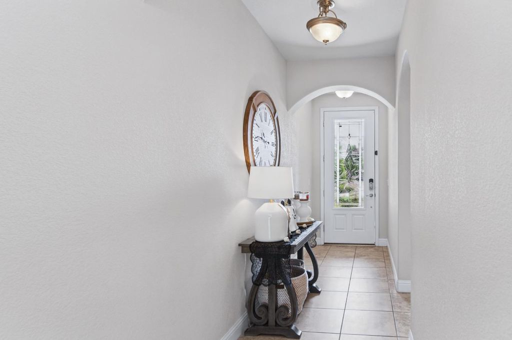 Image 3 of property listing at 1728 E Green Sage Avenue, Fresno, CA 93730