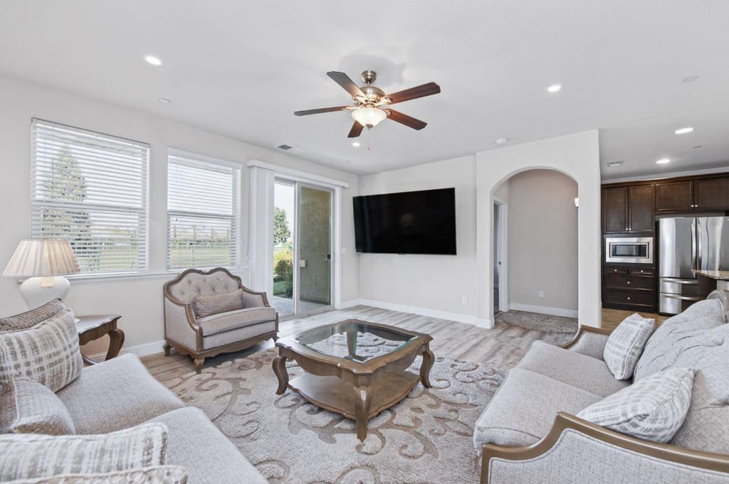 Image 5 of property listing at 1728 E Green Sage Avenue, Fresno, CA 93730