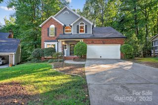 9238 Heritage Woods Place, Charlotte, NC 28269