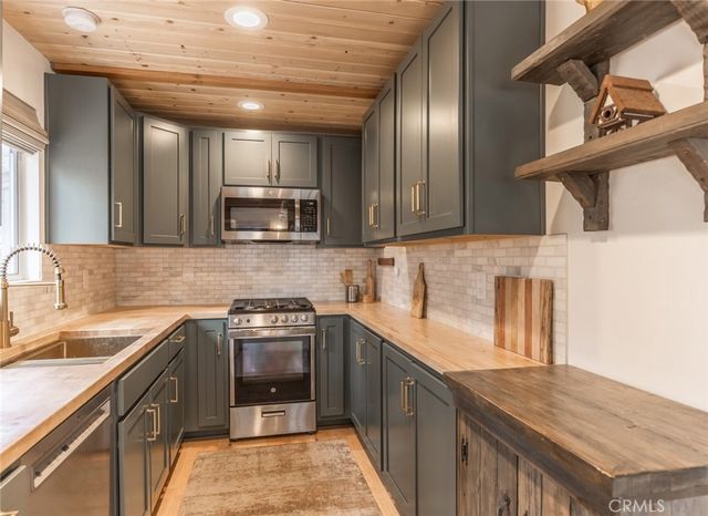 2047 7th Lane, Big Bear City, CA 92314