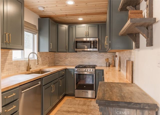 2047 7th Lane, Big Bear City, CA 92314