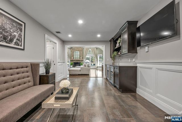 36 Clearwater Drive, Ho-ho-kus, NJ 07423