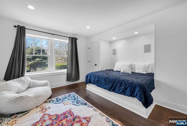 36 Clearwater Drive, Ho-ho-kus, NJ 07423