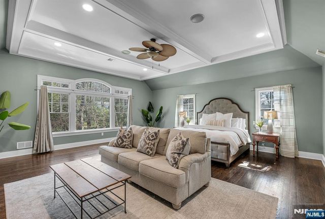 36 Clearwater Drive, Ho-ho-kus, NJ 07423