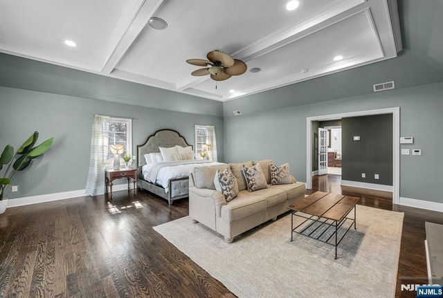 36 Clearwater Drive, Ho-ho-kus, NJ 07423