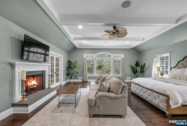 36 Clearwater Drive, Ho-ho-kus, NJ 07423