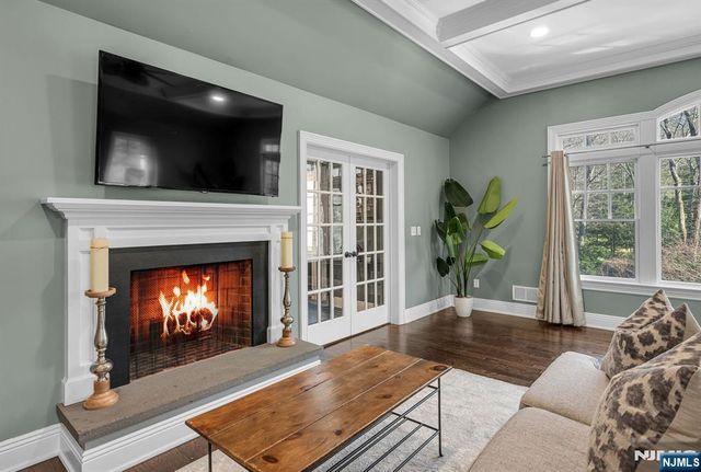 36 Clearwater Drive, Ho-ho-kus, NJ 07423