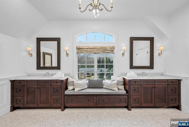 36 Clearwater Drive, Ho-ho-kus, NJ 07423