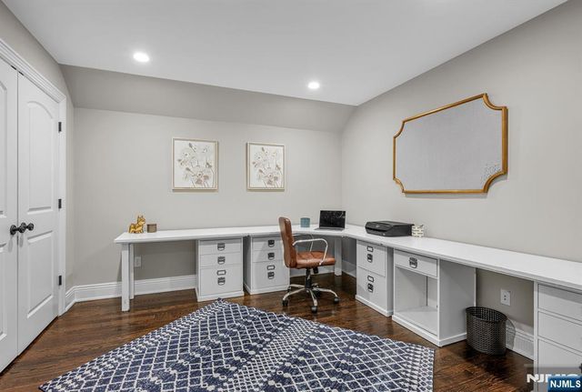 36 Clearwater Drive, Ho-ho-kus, NJ 07423