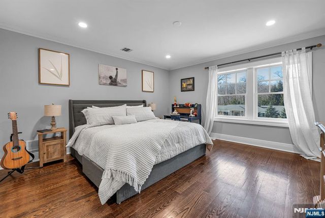 36 Clearwater Drive, Ho-ho-kus, NJ 07423