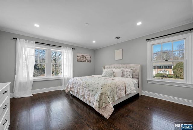 36 Clearwater Drive, Ho-ho-kus, NJ 07423