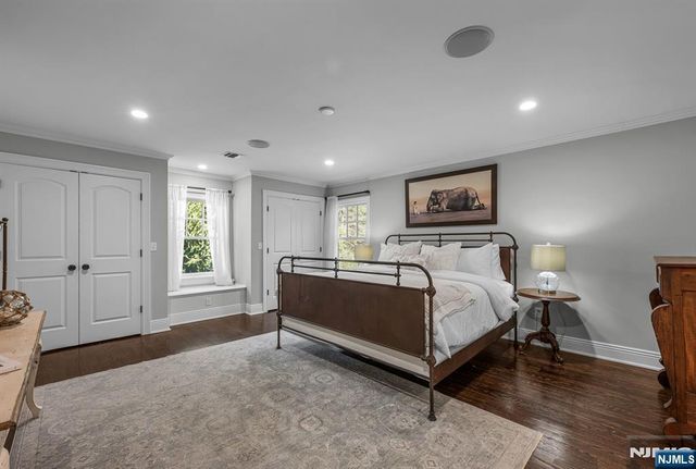 36 Clearwater Drive, Ho-ho-kus, NJ 07423