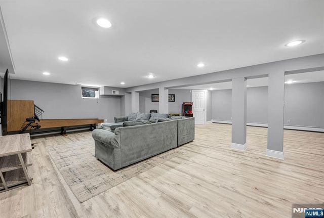 36 Clearwater Drive, Ho-ho-kus, NJ 07423