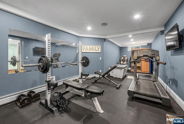 36 Clearwater Drive, Ho-ho-kus, NJ 07423