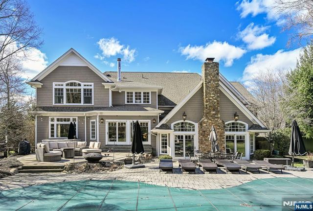 36 Clearwater Drive, Ho-ho-kus, NJ 07423