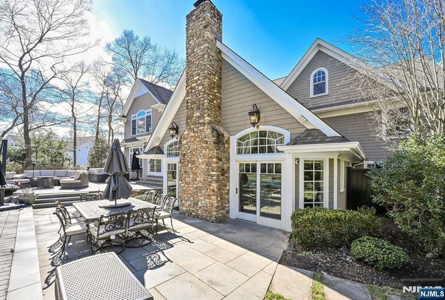 36 Clearwater Drive, Ho-ho-kus, NJ 07423