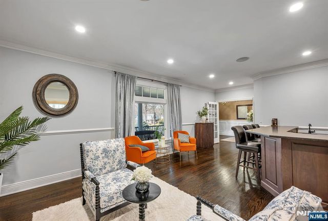 36 Clearwater Drive, Ho-ho-kus, NJ 07423