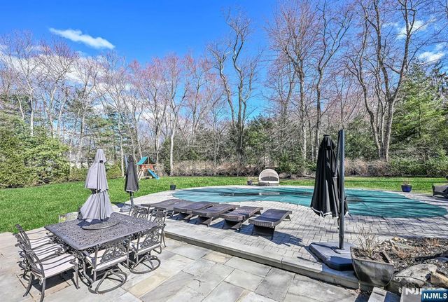 36 Clearwater Drive, Ho-ho-kus, NJ 07423