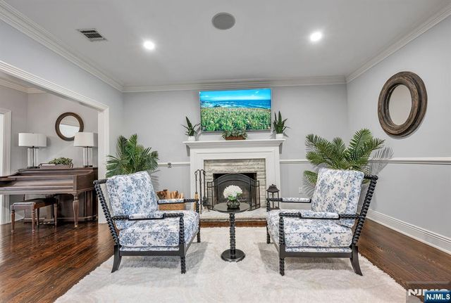 36 Clearwater Drive, Ho-ho-kus, NJ 07423