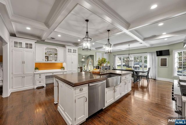 36 Clearwater Drive, Ho-ho-kus, NJ 07423