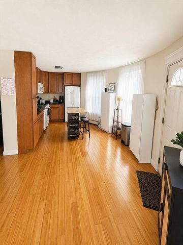 135 Walnut St. 1, Somerville, MA 02145