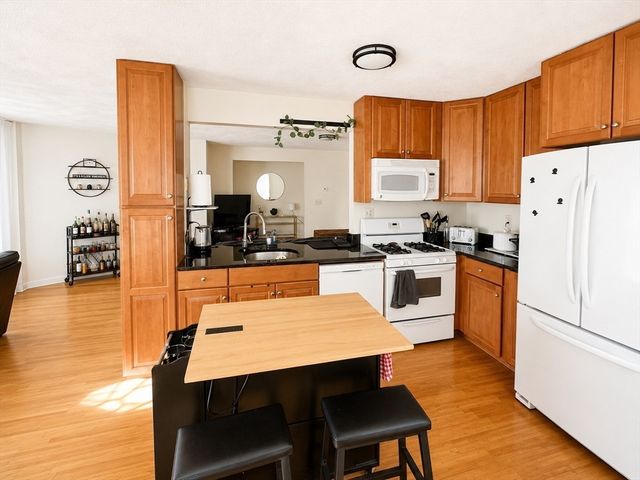 135 Walnut St. 1, Somerville, MA 02145