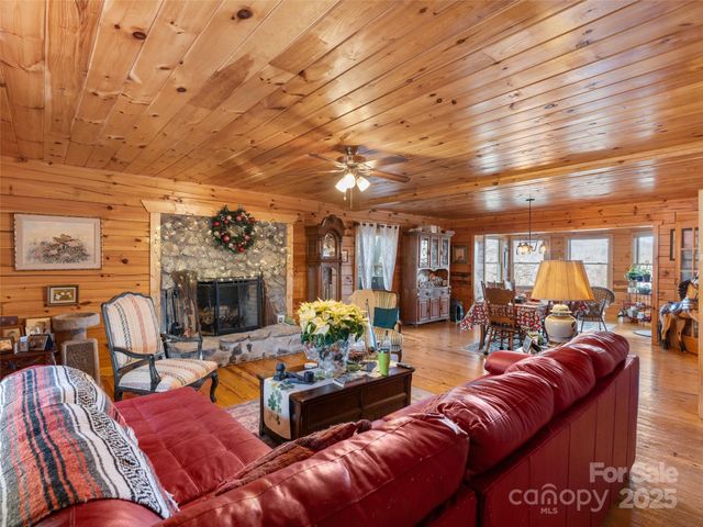 252 Idylwild Lane, Black Mountain, NC 28711