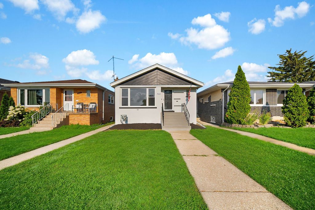 7823 Moody Avenue S, Burbank, IL 60459 — photo 2