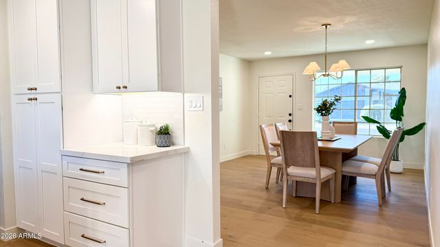 2807 W CHARLESTON Avenue, Phoenix, AZ 85053