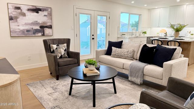 2807 W CHARLESTON Avenue, Phoenix, AZ 85053