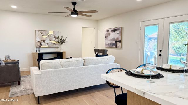 2807 W CHARLESTON Avenue, Phoenix, AZ 85053