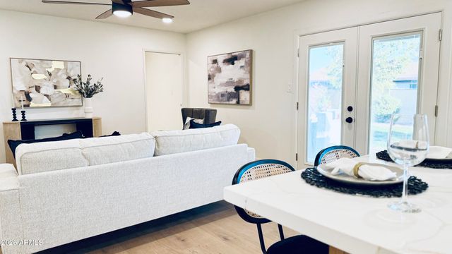 2807 W CHARLESTON Avenue, Phoenix, AZ 85053