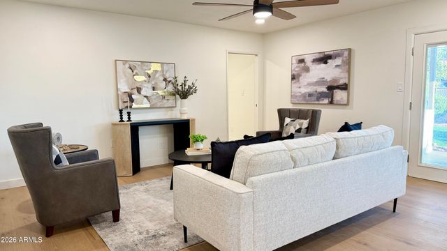 2807 W CHARLESTON Avenue, Phoenix, AZ 85053