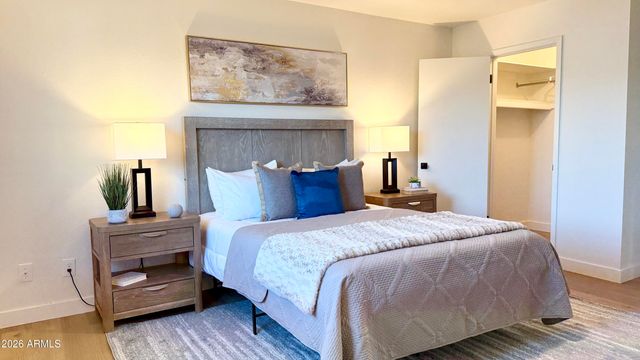 2807 W CHARLESTON Avenue, Phoenix, AZ 85053