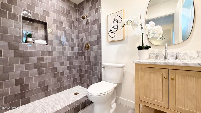 2807 W CHARLESTON Avenue, Phoenix, AZ 85053