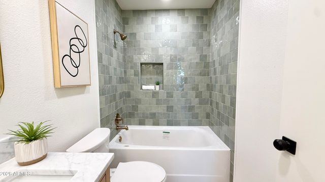 2807 W CHARLESTON Avenue, Phoenix, AZ 85053