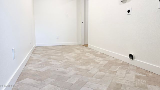 2807 W CHARLESTON Avenue, Phoenix, AZ 85053