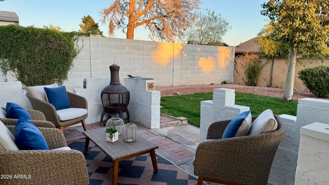 2807 W CHARLESTON Avenue, Phoenix, AZ 85053